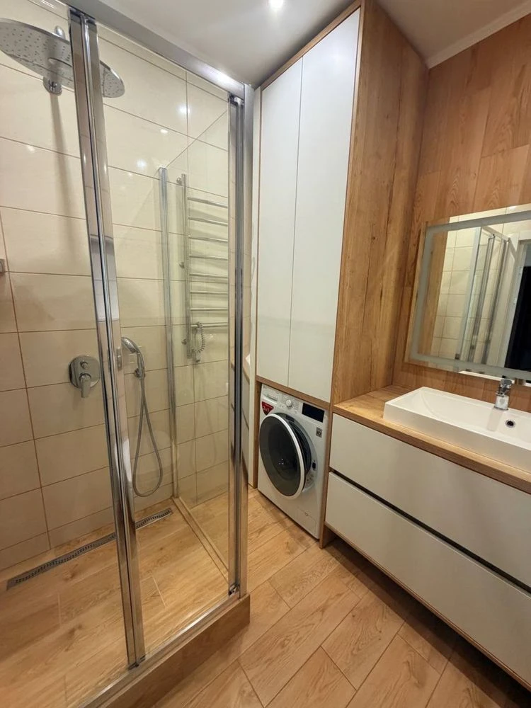 For Sale: Cozy 1-bedroom apartment in the Parkland residential complex on Yunatska Street