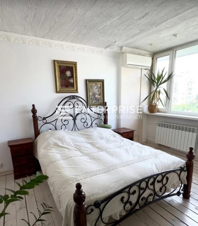 Продаж 4-кімнатна квартири, вул. В. Стуса, метро "Житомирська", Святошин