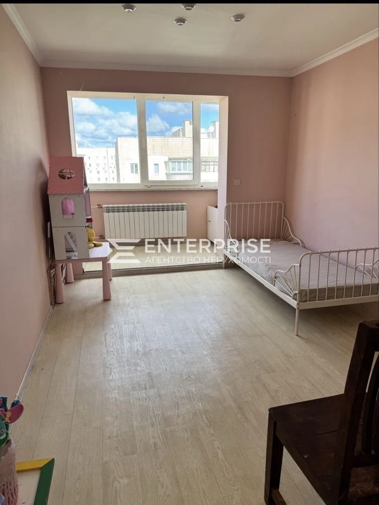 Продаж 4-кімнатна квартири, вул. В. Стуса, метро "Житомирська", Святошин