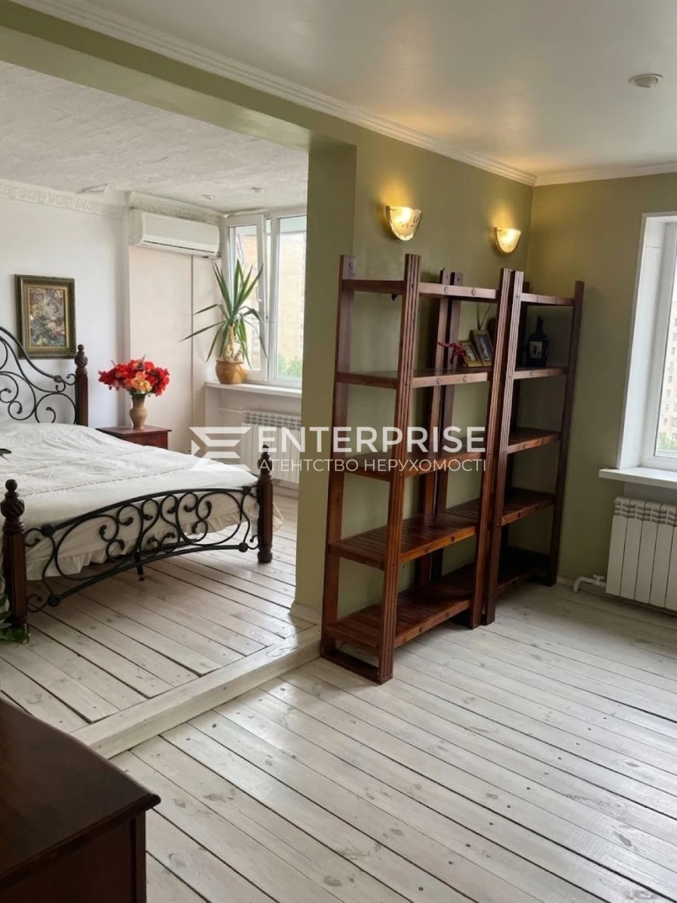 Продаж 4-кімнатна квартири, вул. В. Стуса, метро "Житомирська", Святошин