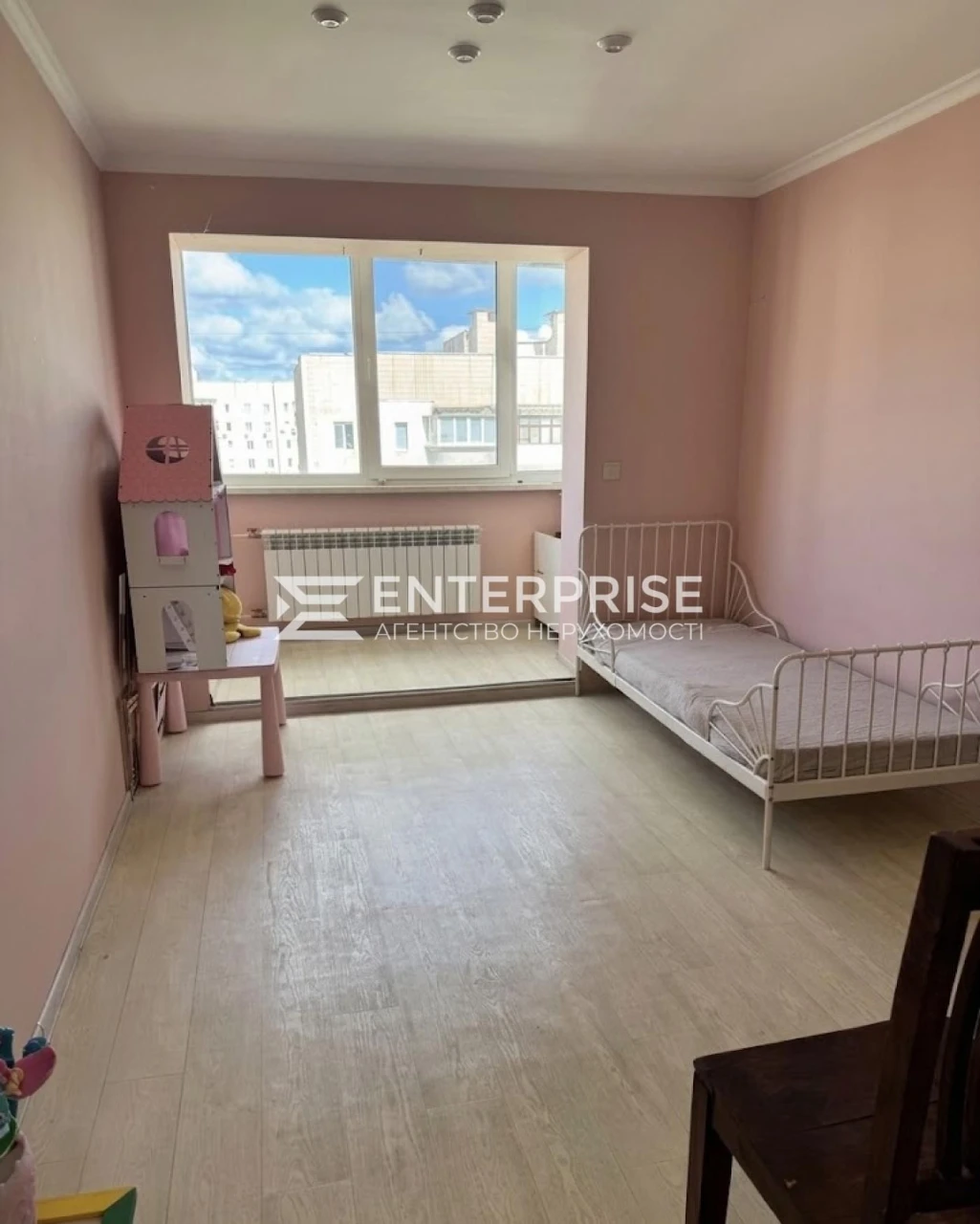 Продаж 4-кімнатна квартири, вул. В. Стуса, метро "Житомирська", Святошин