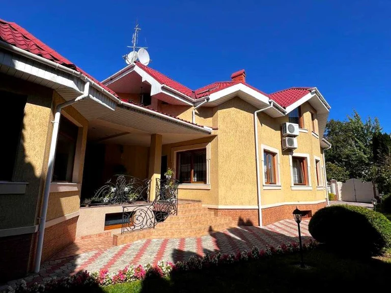 House. Uzhhorod, July Borshosh-Kumatського st.