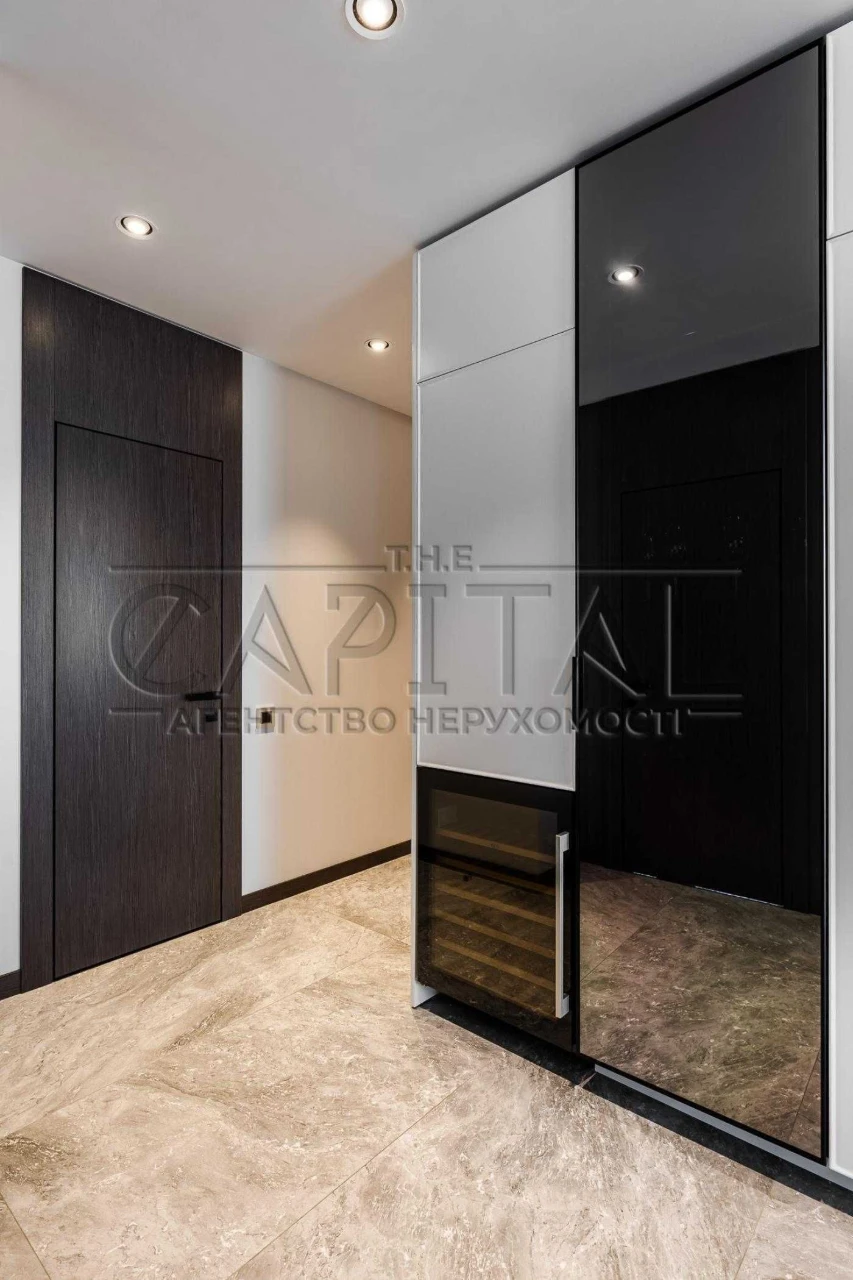 Sale of a 3-bedroom apartment 105 sq.m. Chicago Central House Residence, Pechersk