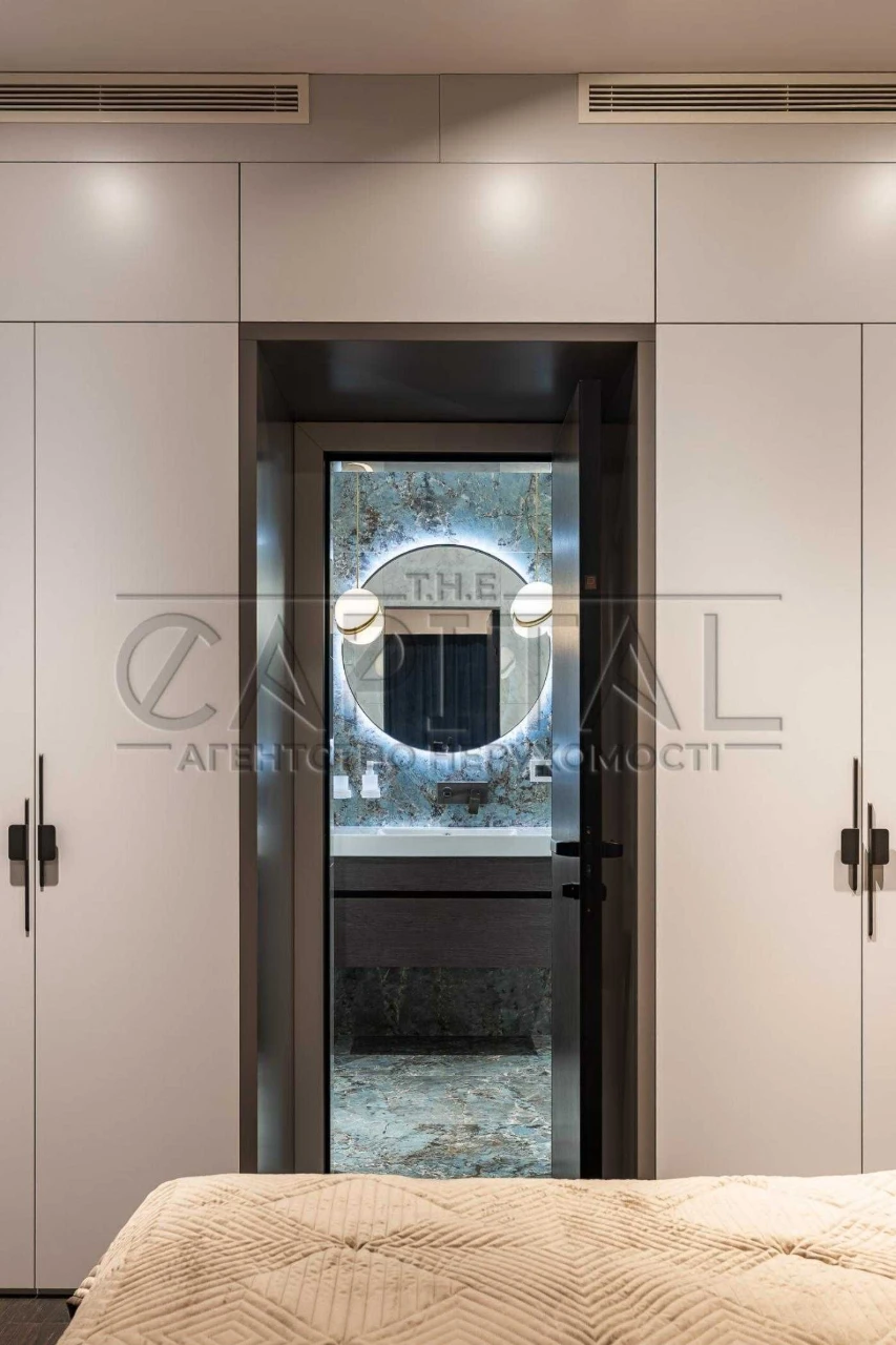 Sale of a 3-bedroom apartment 105 sq.m. Chicago Central House Residence, Pechersk