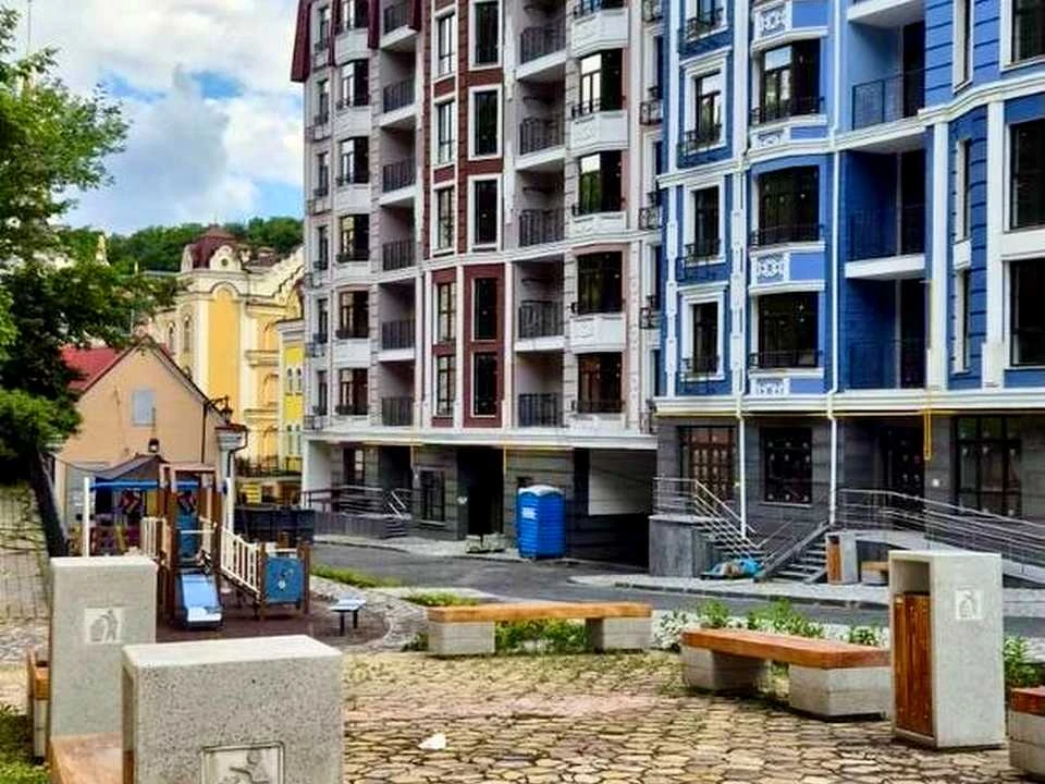 Квартира. Київ, Дегтярна вул.