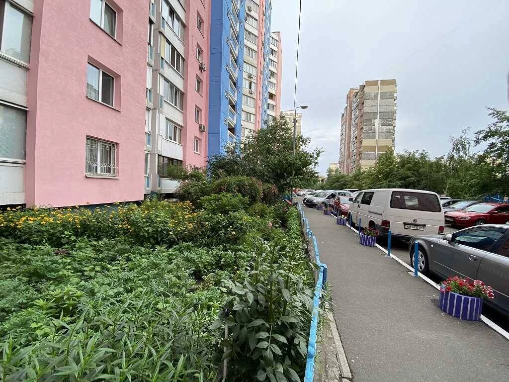 Продается 3-комнатная квартира Киев, Деснянский, Владимир Маяковского