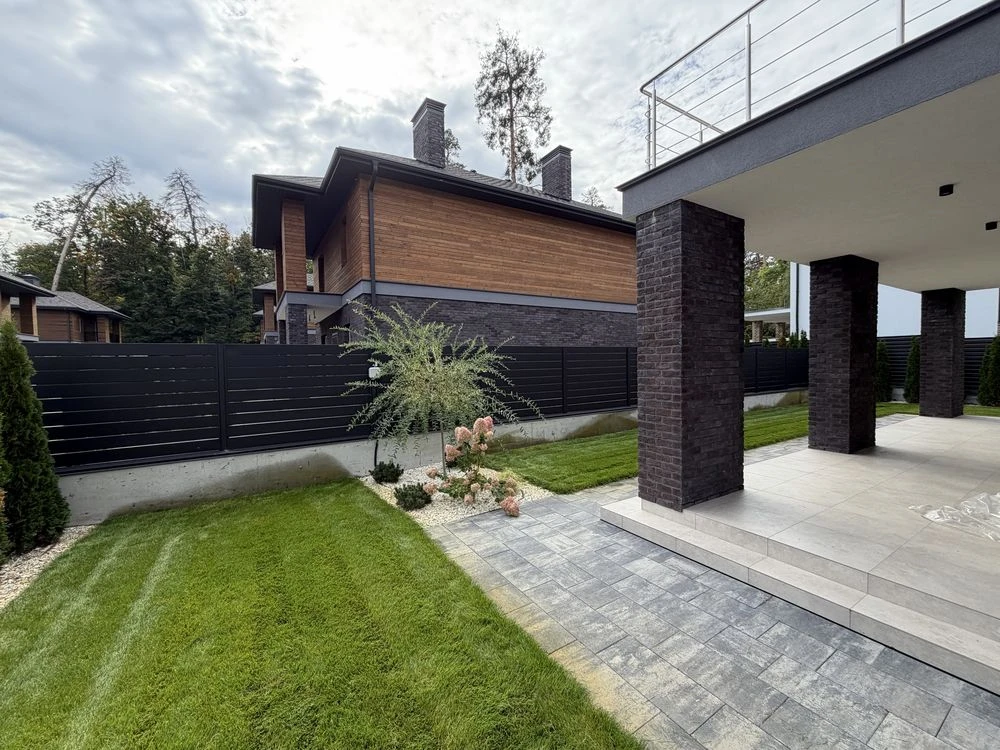 For Sale House Kyiv, renovated, furniture, appliances, landscaping, car garage