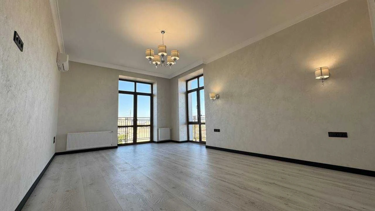 Three-bedroom apartment in Vinzdor Residence