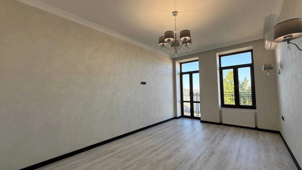 Three-bedroom apartment in Vinzdor Residence
