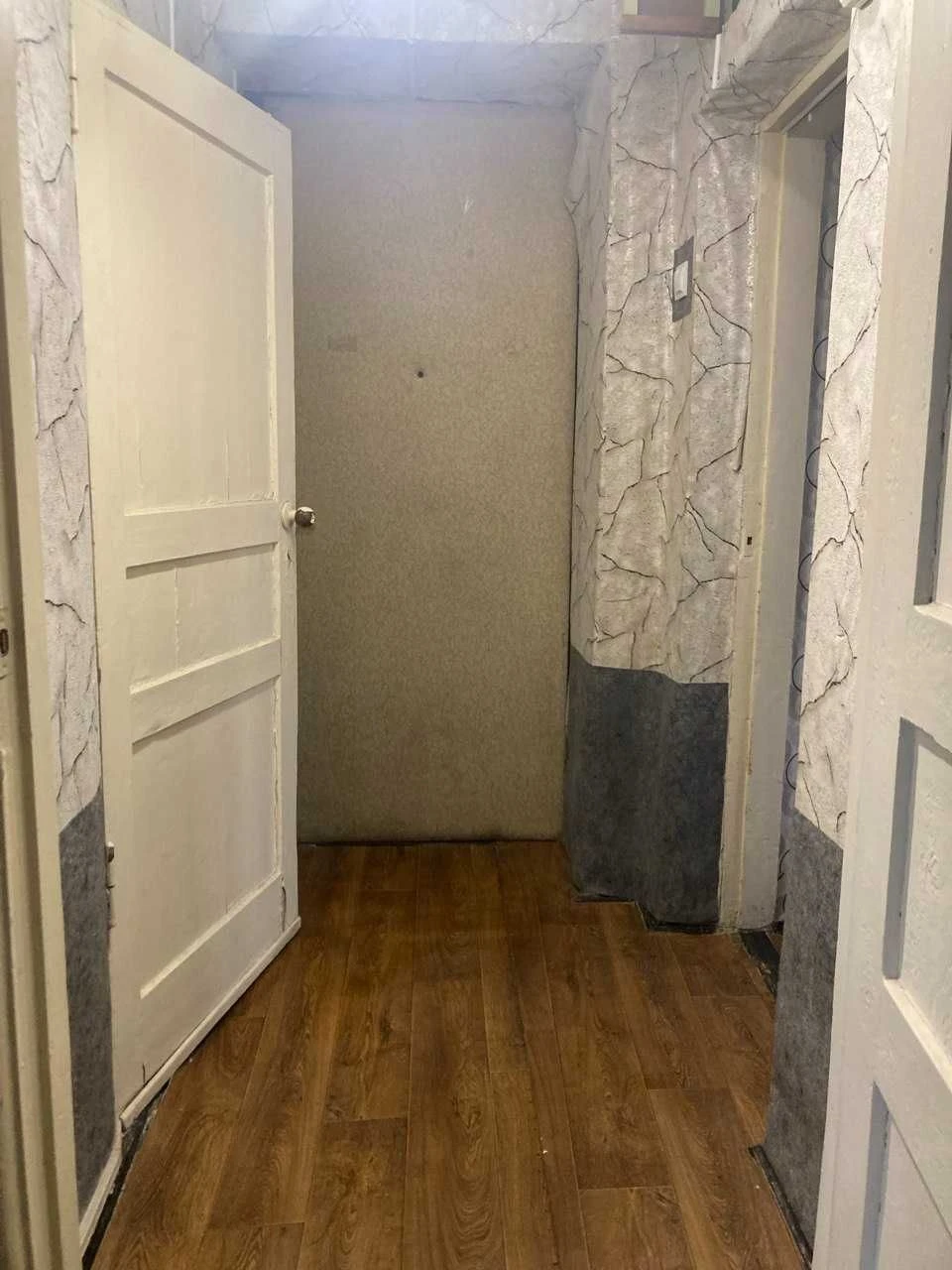 Метро Чернігівська , вулиця Гната Хоткевича  4 ,  2 кк,    4