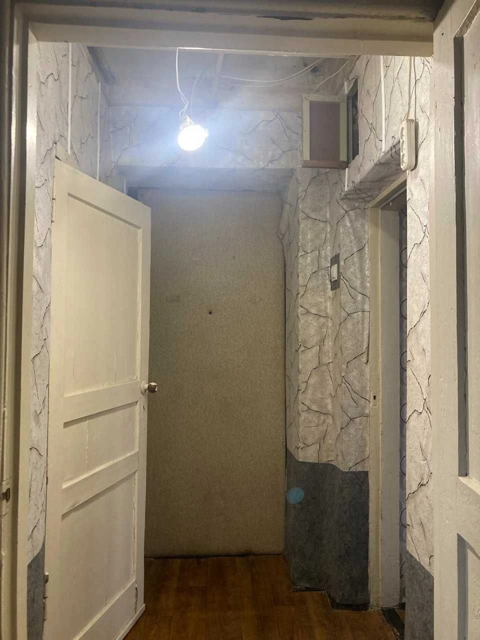 Метро Чернігівська , вулиця Гната Хоткевича  4 ,  2 кк,    4