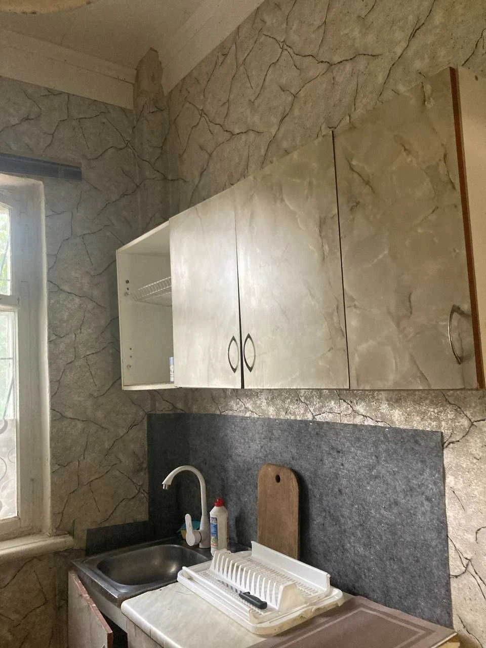 Метро Чернігівська , вулиця Гната Хоткевича  4 ,  2 кк,    4