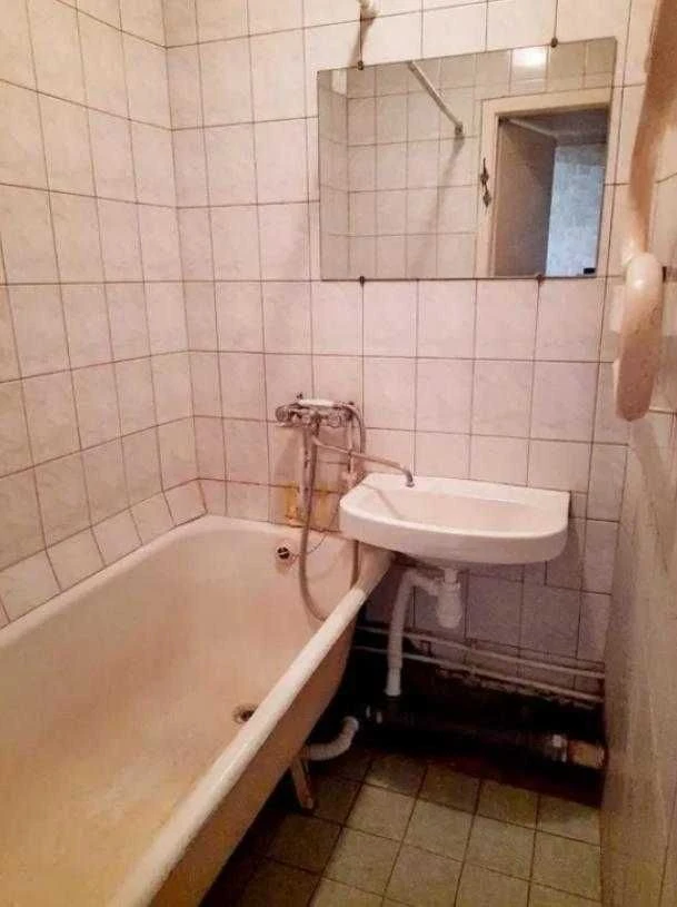 Продається 2-кімнатна квартира на вул. Каденюка
