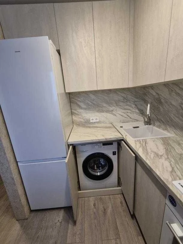 Продаж 1 квартири з ремонтом, Нові Будинки, станція метро Армієська,