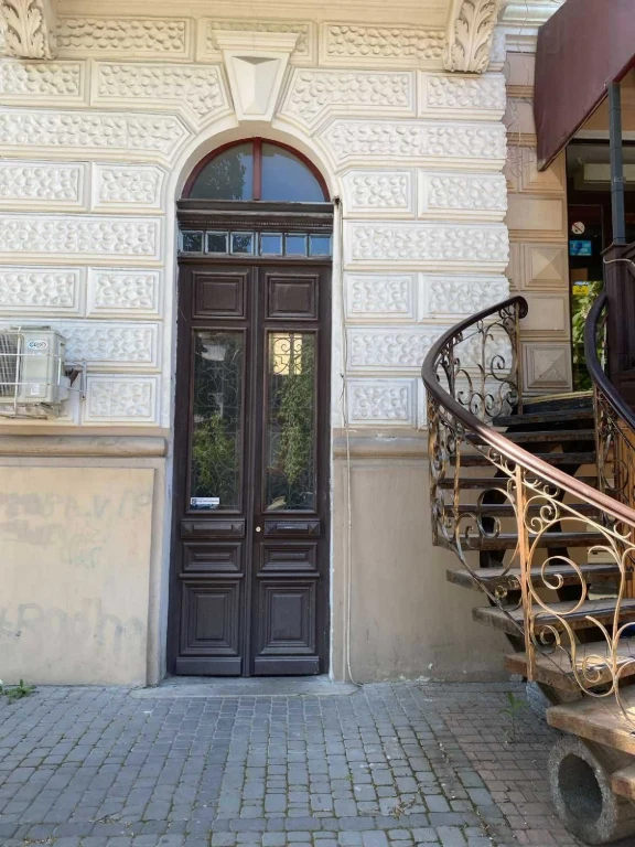 4-комнатная квартира в центре, Дворянская