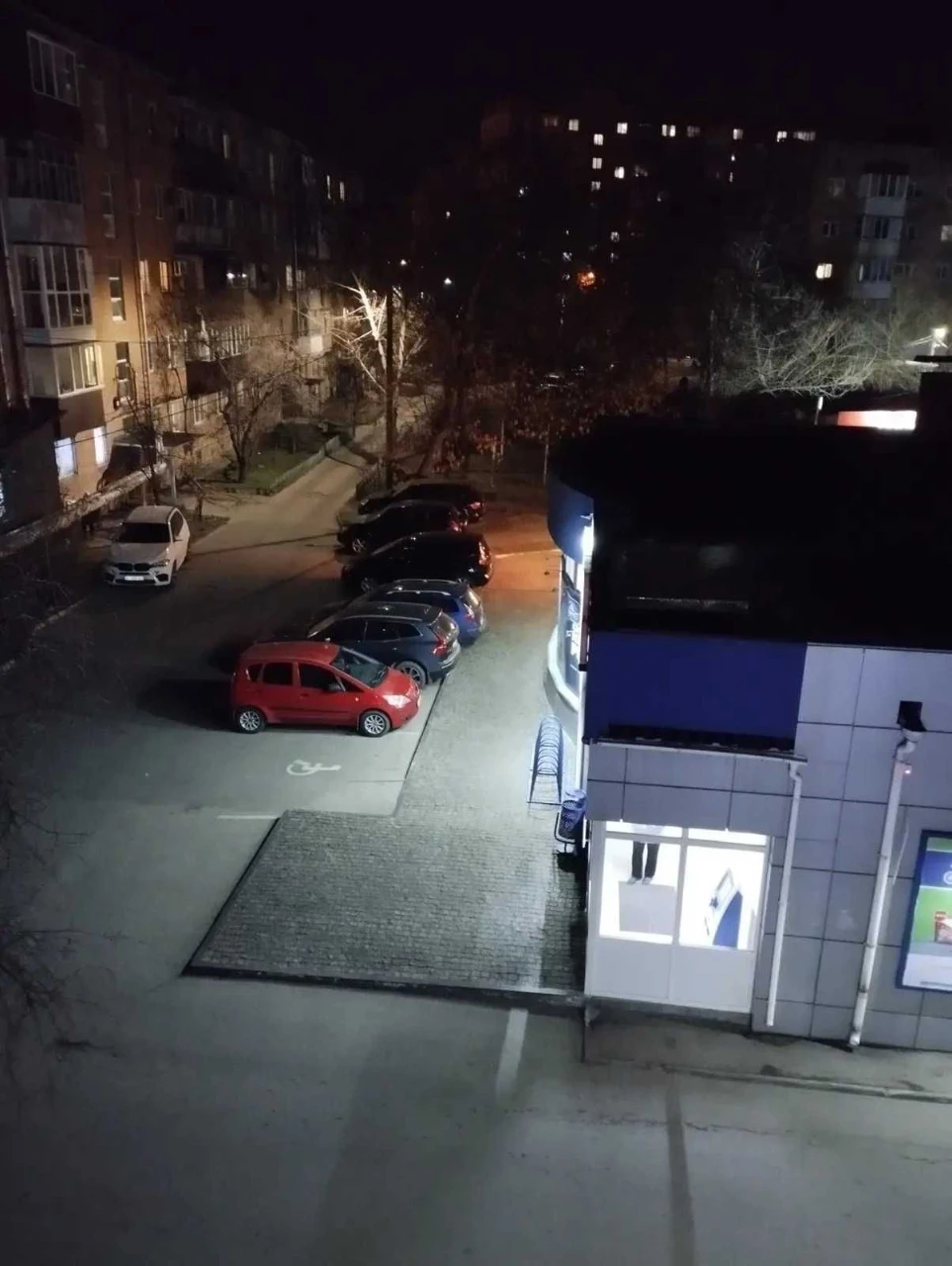 Двокімнатна квартира на Подолі! Чудове місцезнаходження! Середній поверх