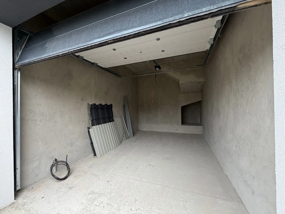 For Sale: 3-bedroom cottage in a prime location!