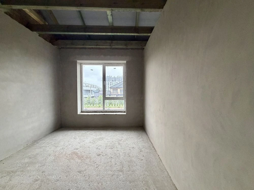 For Sale: 3-bedroom cottage in a prime location!