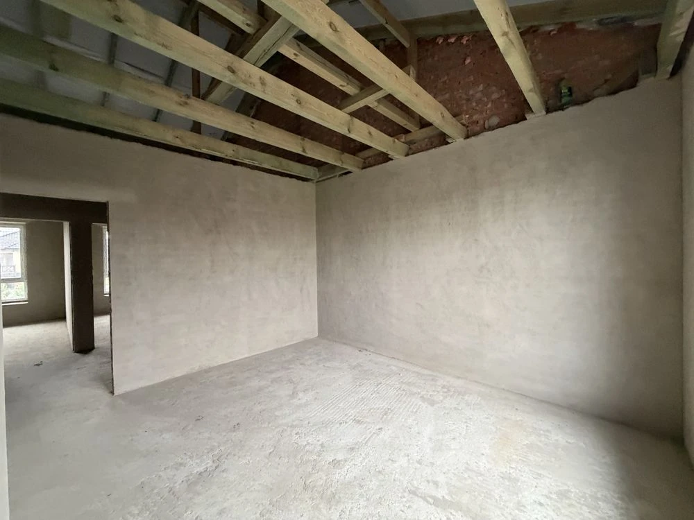 For Sale: 3-bedroom cottage in a prime location!