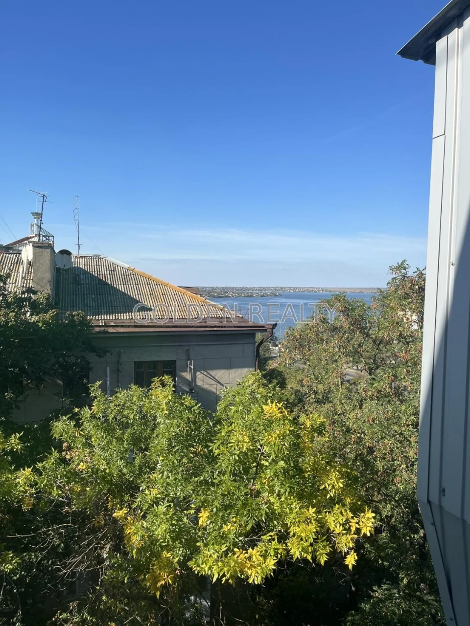 Sale of a 2-bedroom apartment with a great view of the river - St. Ve.