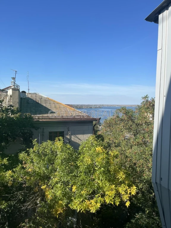 Sale of a 2-bedroom apartment with a great view of the river - St. Ve.