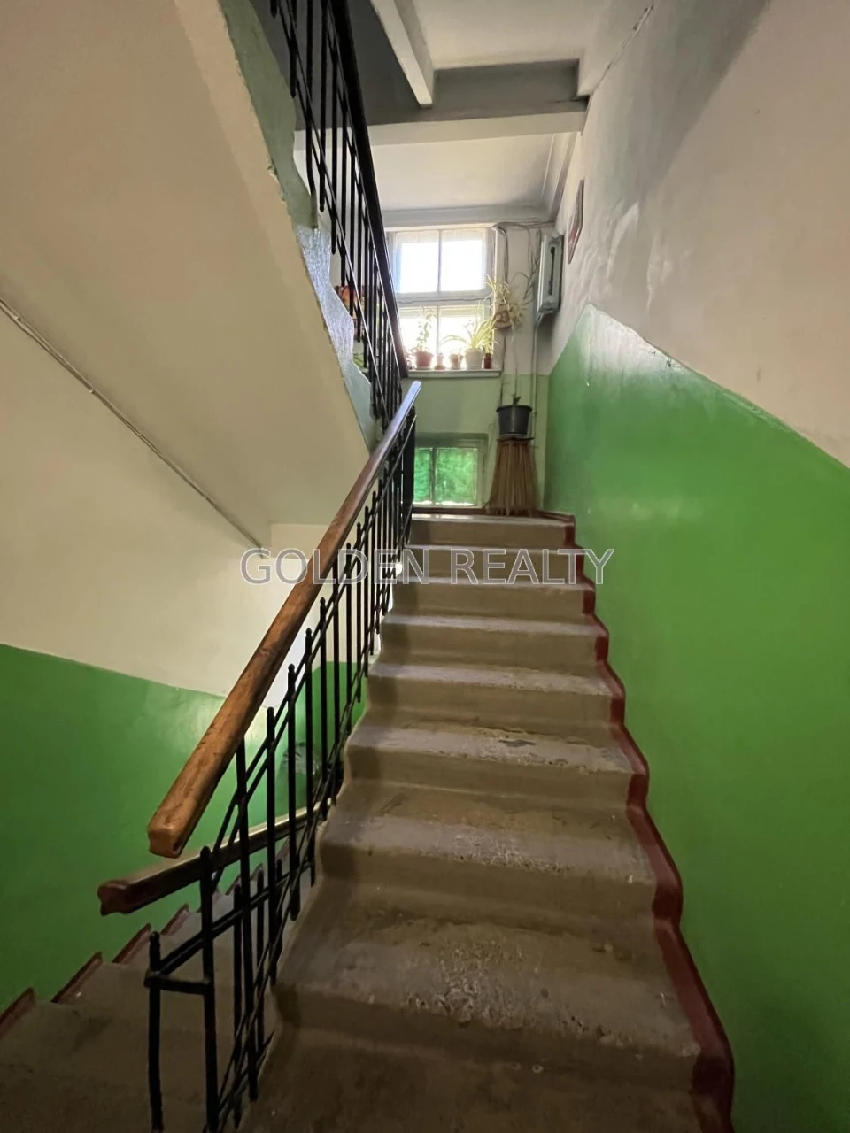 Sale of a 2-bedroom apartment with a great view of the river - St. Ve.