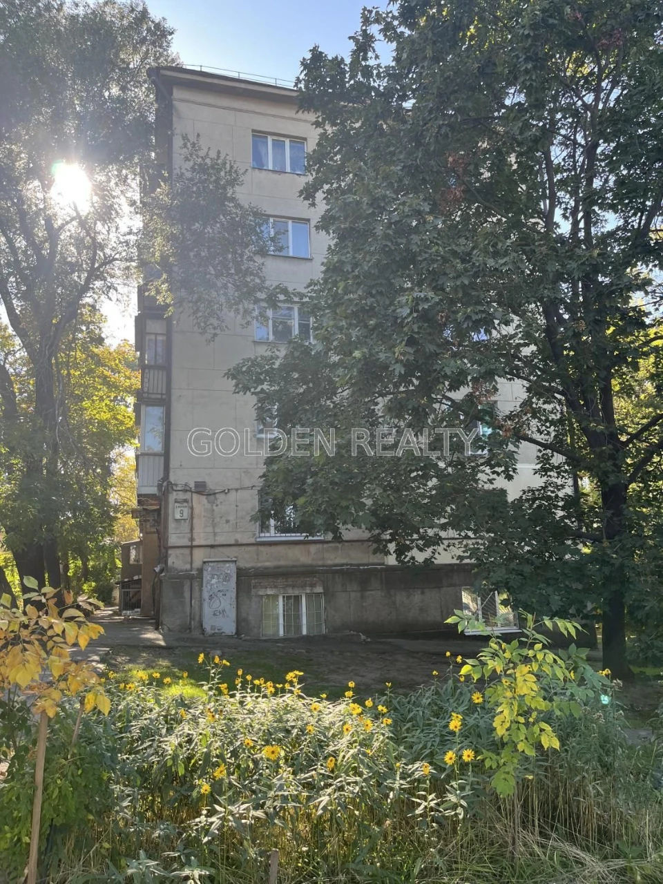 Sale of a 2-bedroom apartment with a great view of the river - St. Ve.