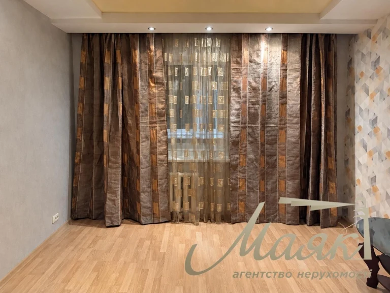 Продаж 2-кімнальної квартири з ремонтом, 57 м², вул. Миколи Закревського