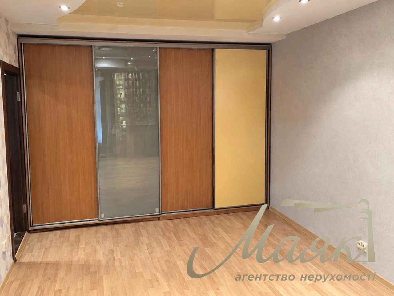 Продаж 2-кімнальної квартири з ремонтом, 57 м², вул. Миколи Закревського