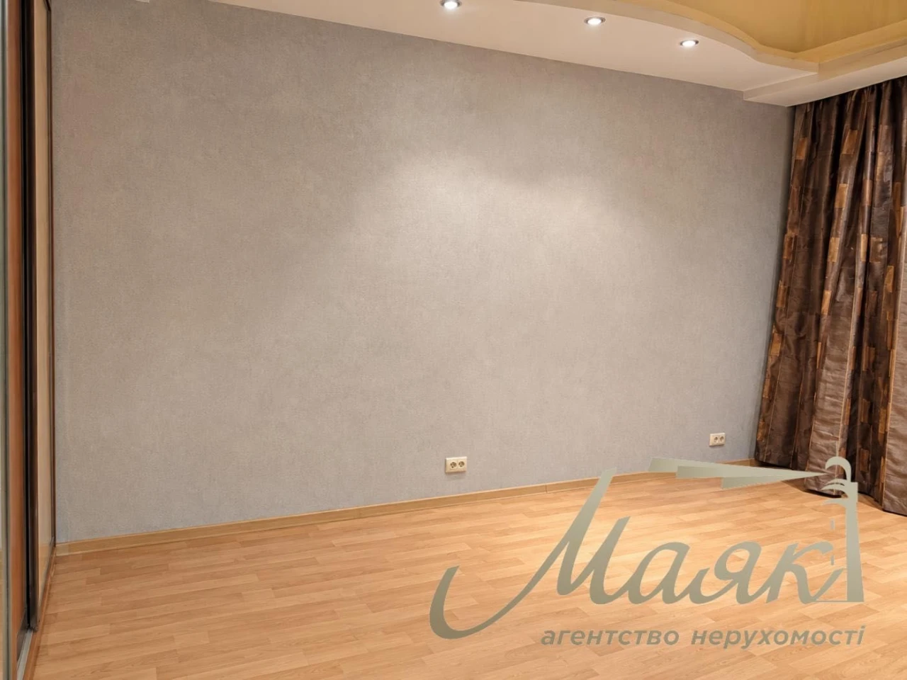 Продаж 2-кімнальної квартири з ремонтом, 57 м², вул. Миколи Закревського