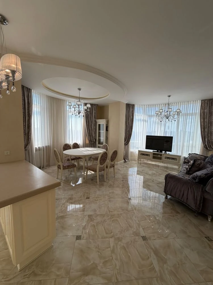 Продається 2-кімнатна квартира 120м² з VIP ремонтом та видом на море