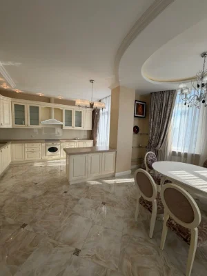 Продається 2-кімнатна квартира 120м² з VIP ремонтом та видом на море