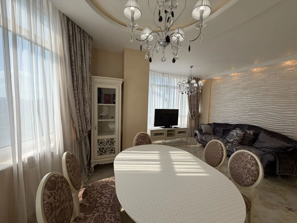 Продається 2-кімнатна квартира 120м² з VIP ремонтом та видом на море
