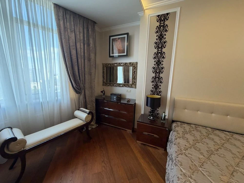 Продається 2-кімнатна квартира 120м² з VIP ремонтом та видом на море