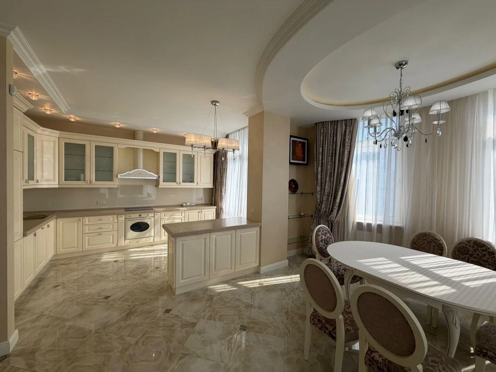 Продається 2-кімнатна квартира 120м² з VIP ремонтом та видом на море