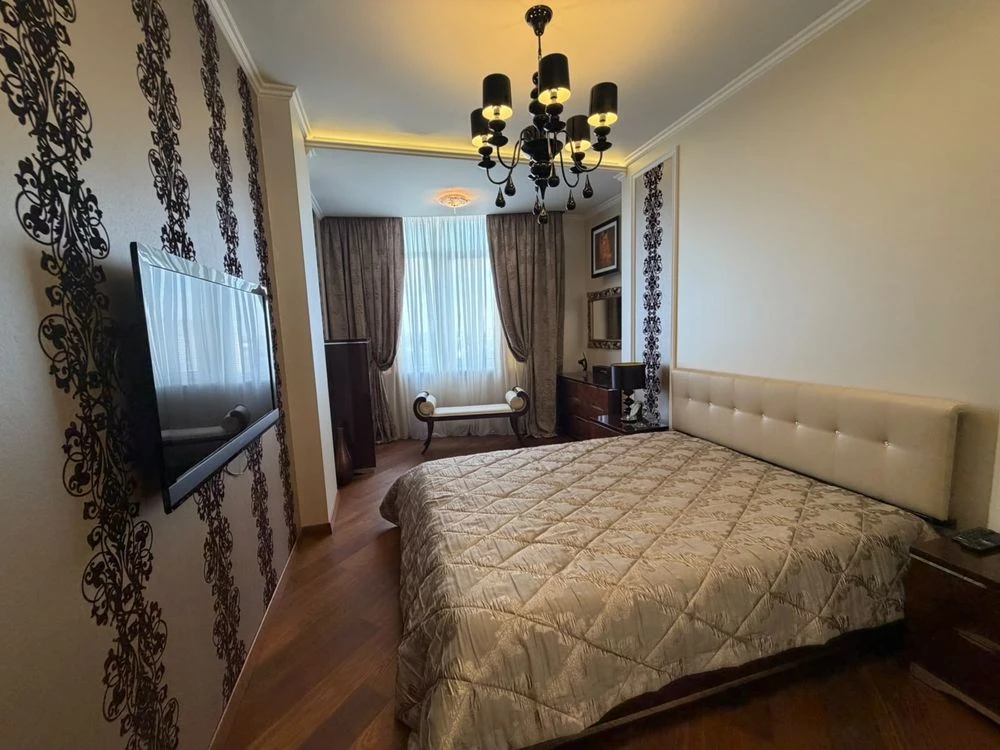 Продається 2-кімнатна квартира 120м² з VIP ремонтом та видом на море