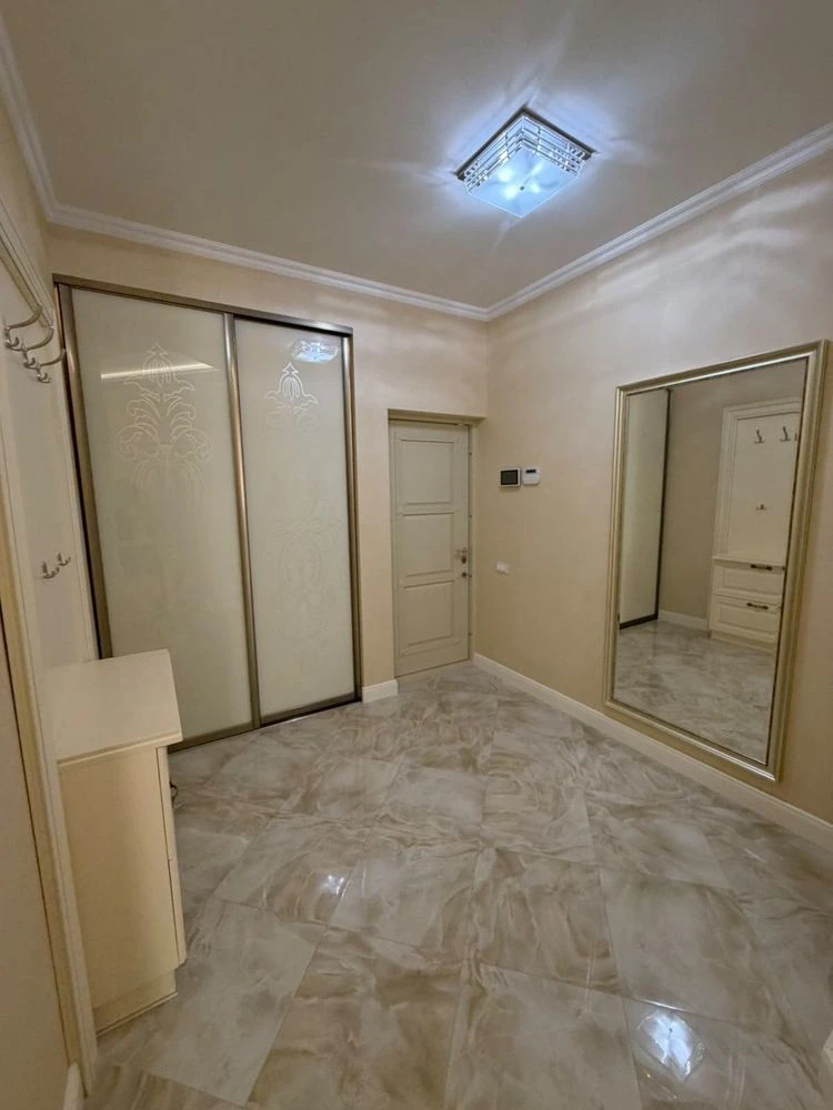 Продається 2-кімнатна квартира 120м² з VIP ремонтом та видом на море