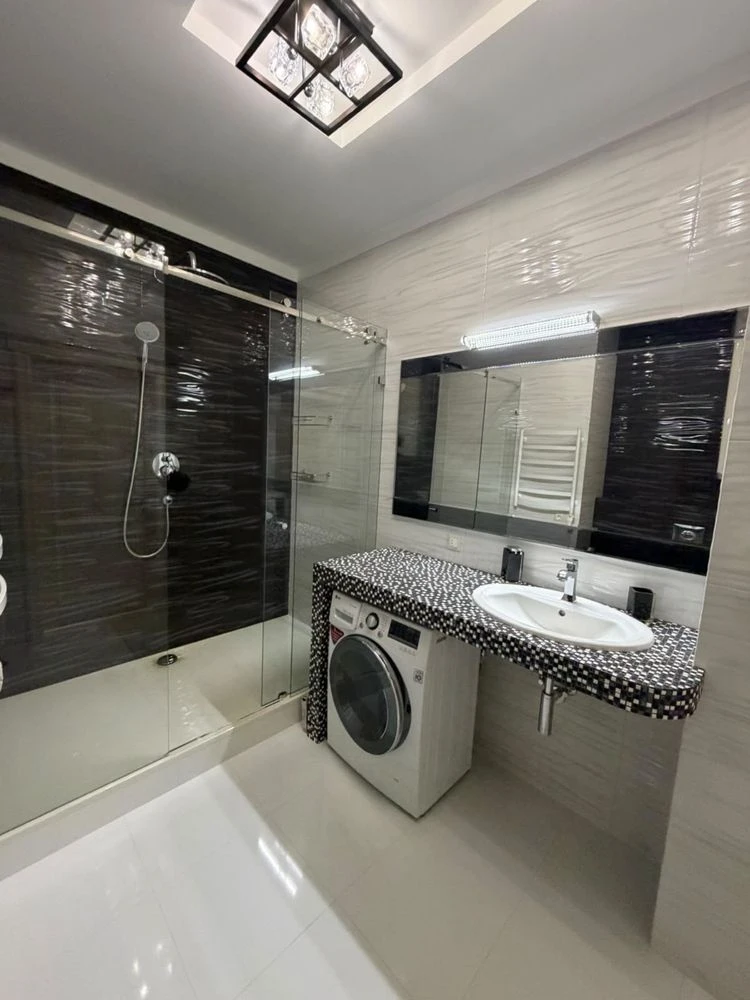 Продається 2-кімнатна квартира 120м² з VIP ремонтом та видом на море