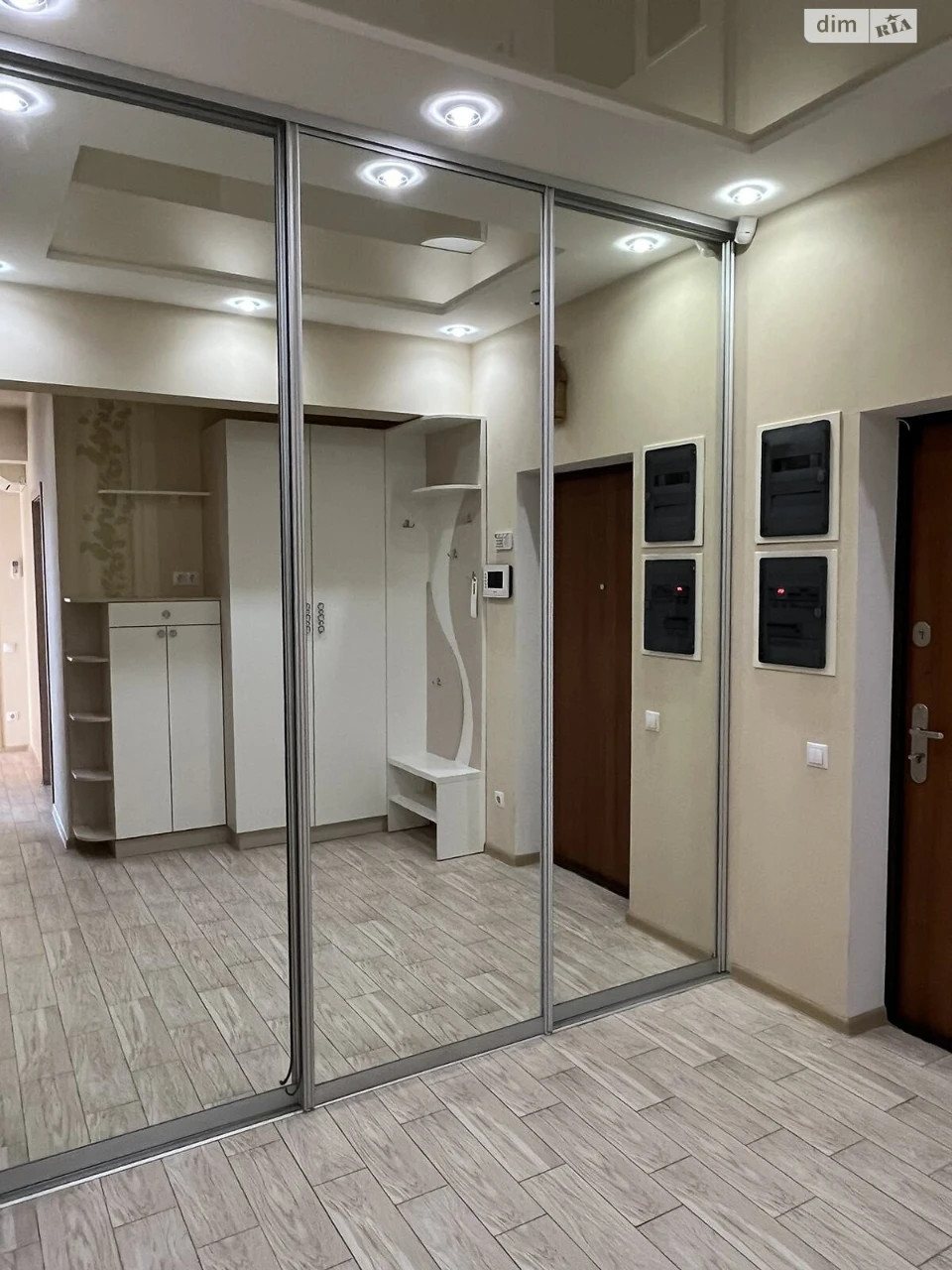 Long-Term Rental Apartment in Arcadia