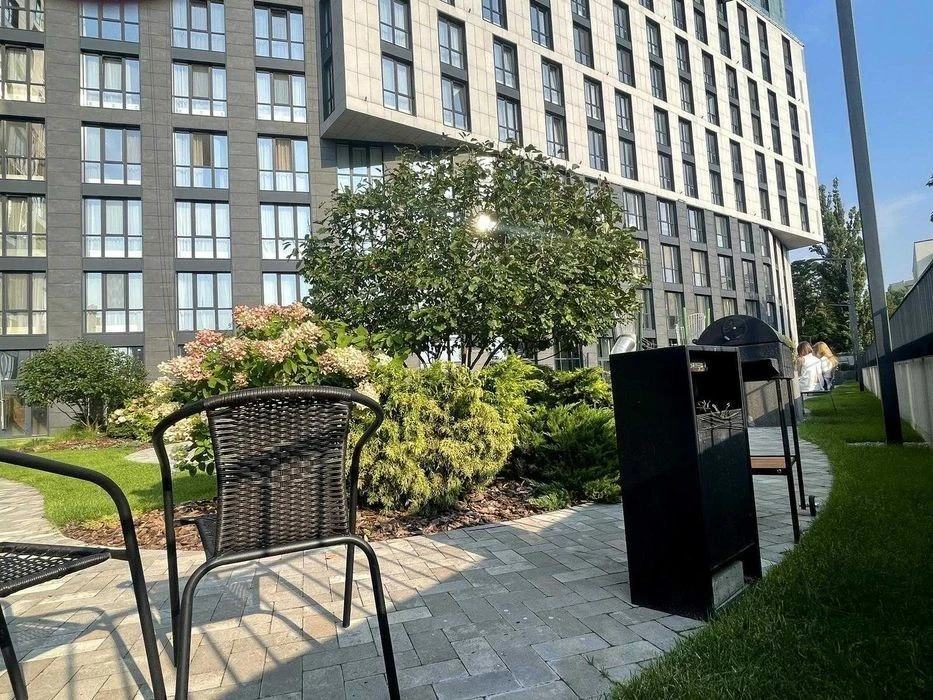 Without %. Sale of an exclusive 3-room apartment in the Greenville Park residential complex