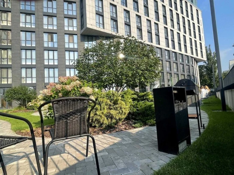 Without %. Sale of an exclusive 3-room apartment in the Greenville Park residential complex