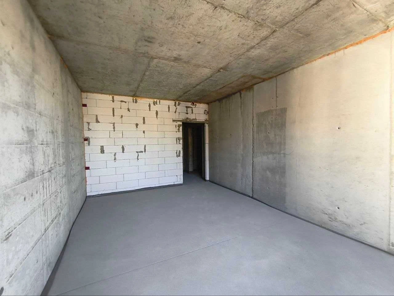Трехкомнатная квартира в новом доме на Фонтане