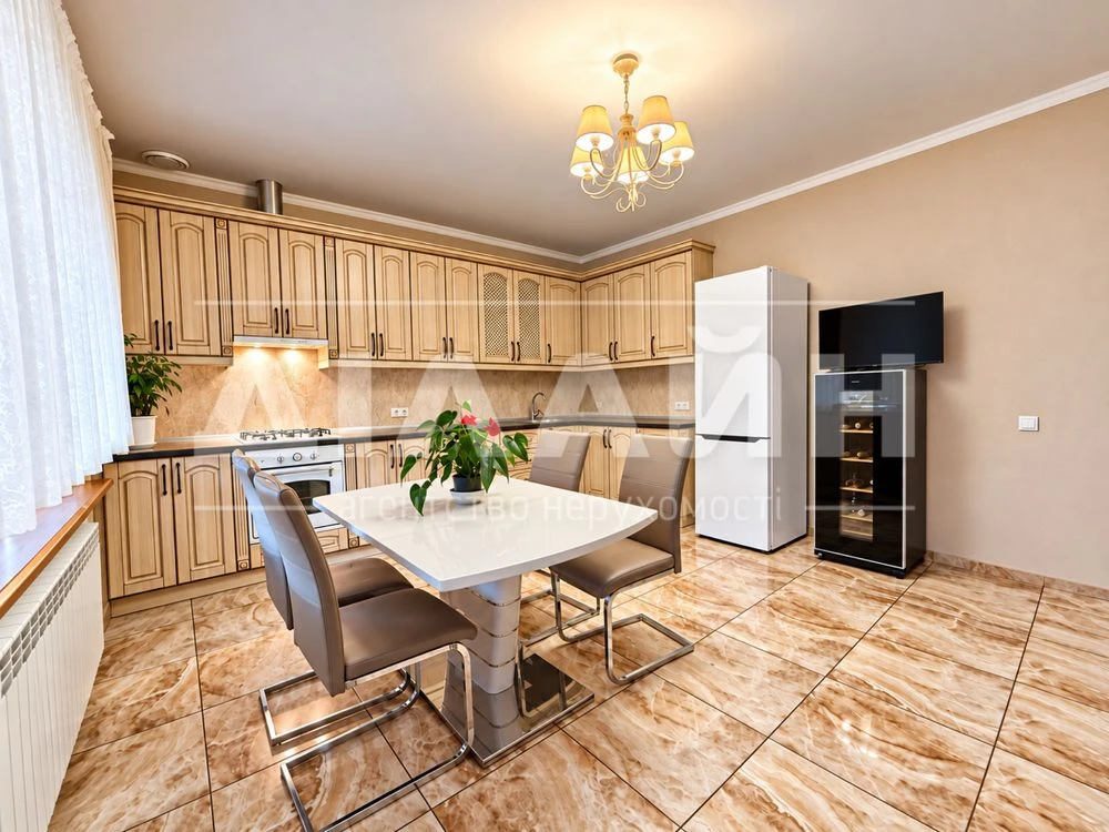 Сказочный уголок для жизни | уютный дом, 150 м², 8 соток