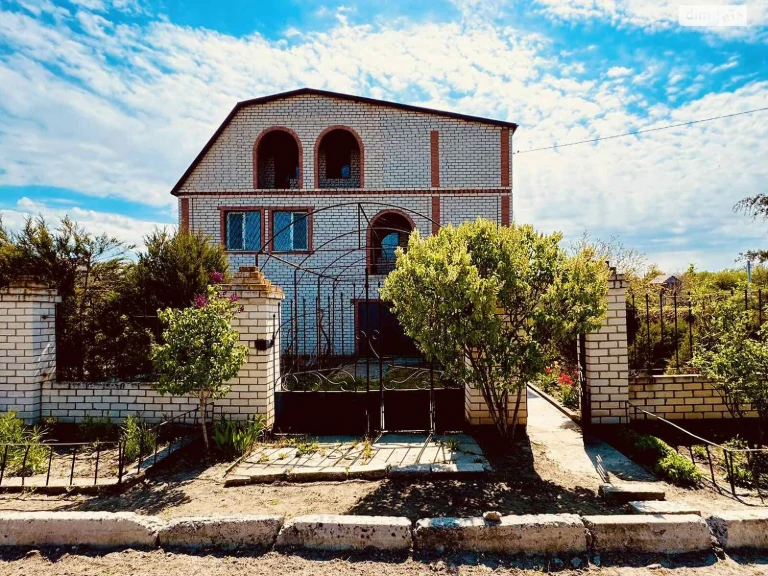 Продаж Будинку, Велика Корениха