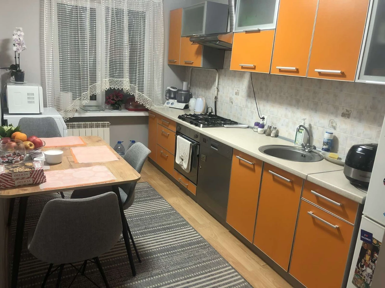 Сучасна 3-кімнатна квартира 75 м2 з ремонтом та меблями