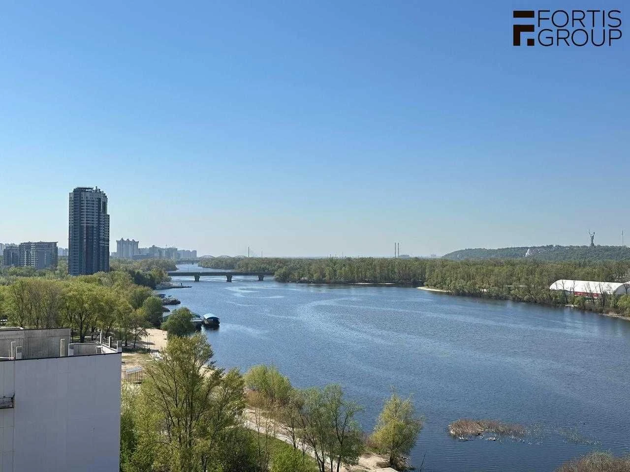 Без% Продається простора 3-кімнатна квартира в ЖК "Русанівсь