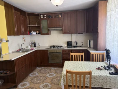 Sale of a three-room apartment