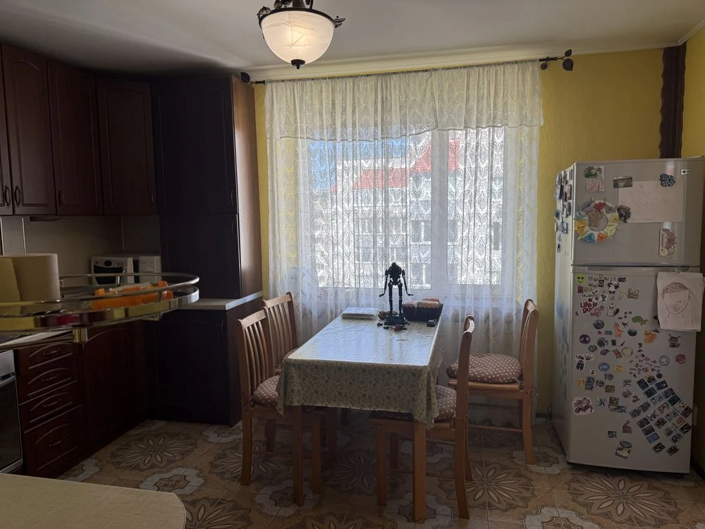 Sale of a three-room apartment