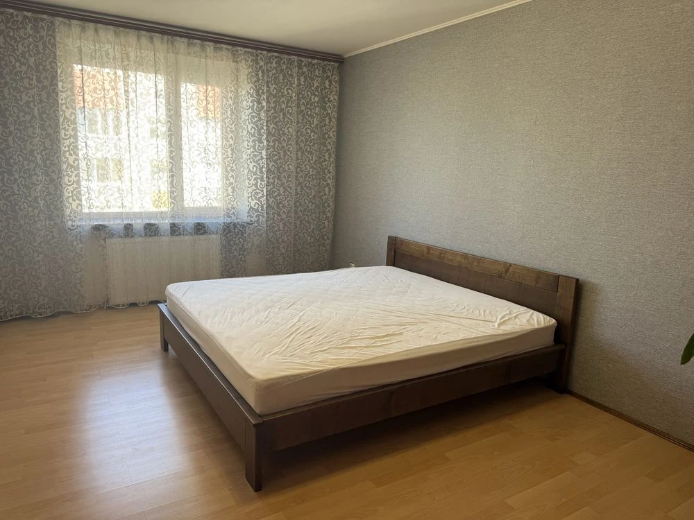 Sale of a three-room apartment