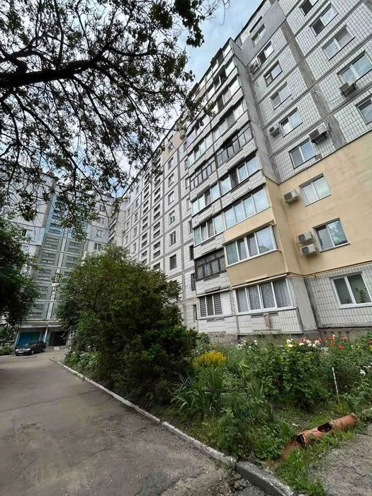 Пропонується до продажу 2-кімнатна квартира під ремонт